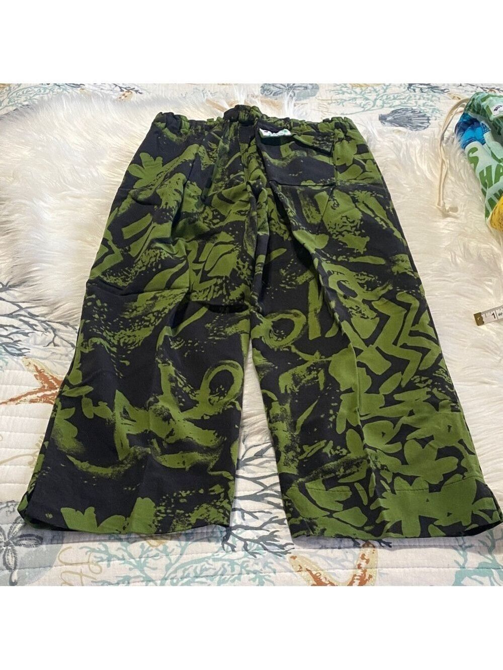 Women's Green and Black Hawaiian Patterned Capris - Picture 11 of 12